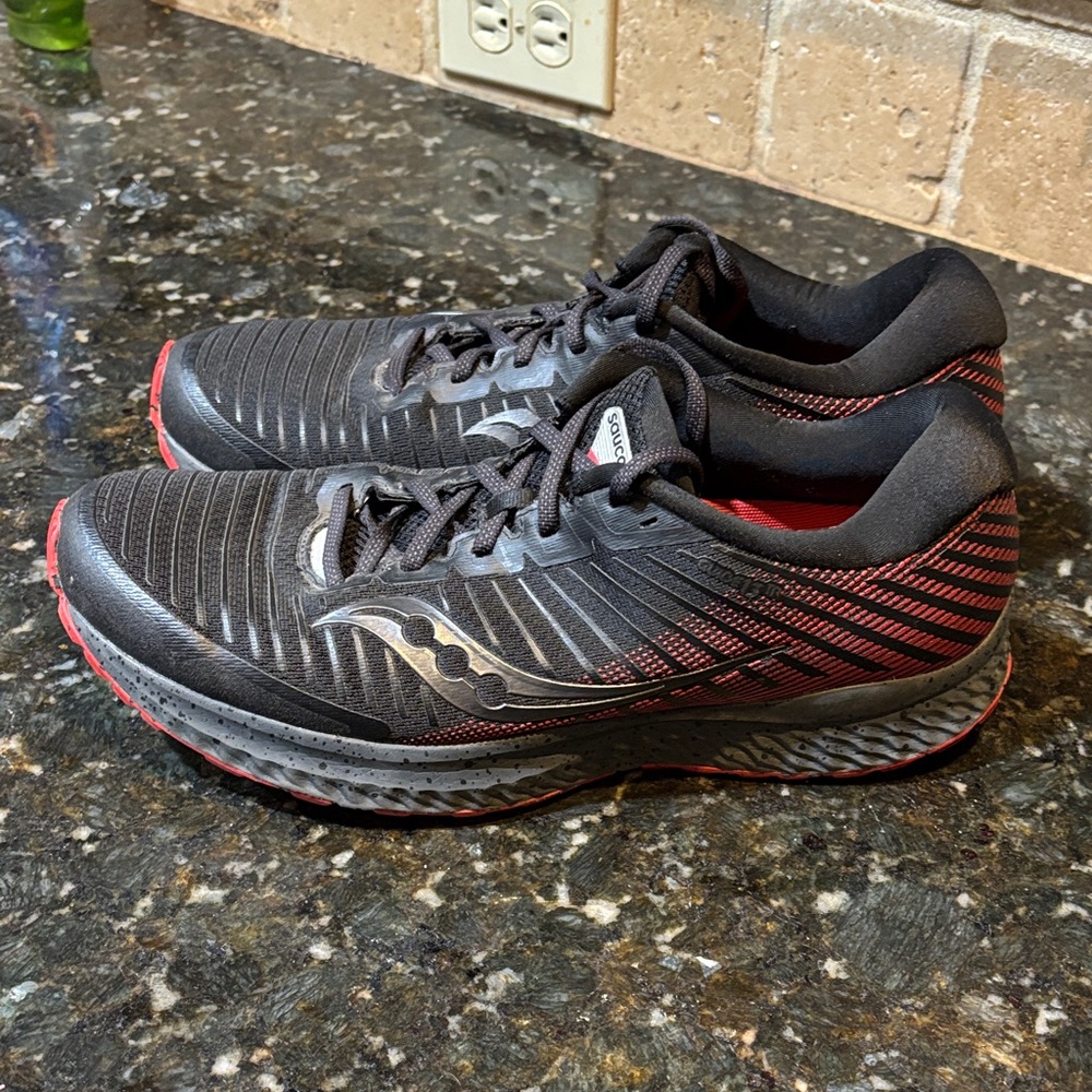 Saucony Guide 13 Trainers! Size 11.5